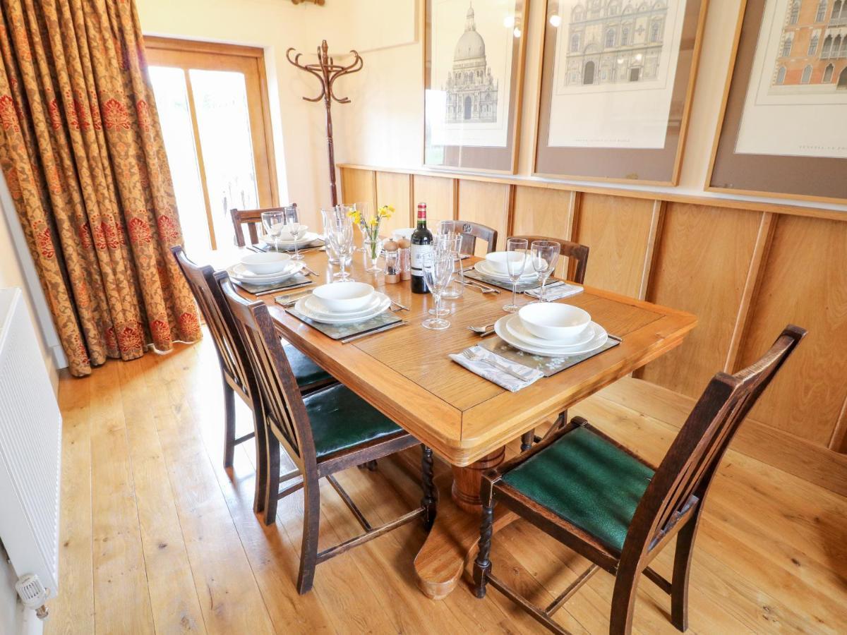 Bellamour End Cottage รูจลีย์ ภายนอก รูปภาพ