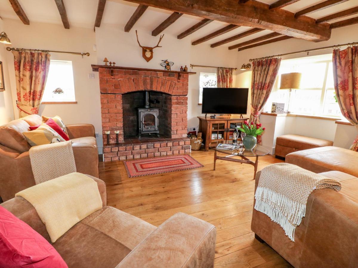 Bellamour End Cottage รูจลีย์ ภายนอก รูปภาพ