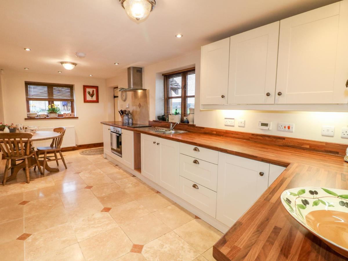 Bellamour End Cottage รูจลีย์ ภายนอก รูปภาพ