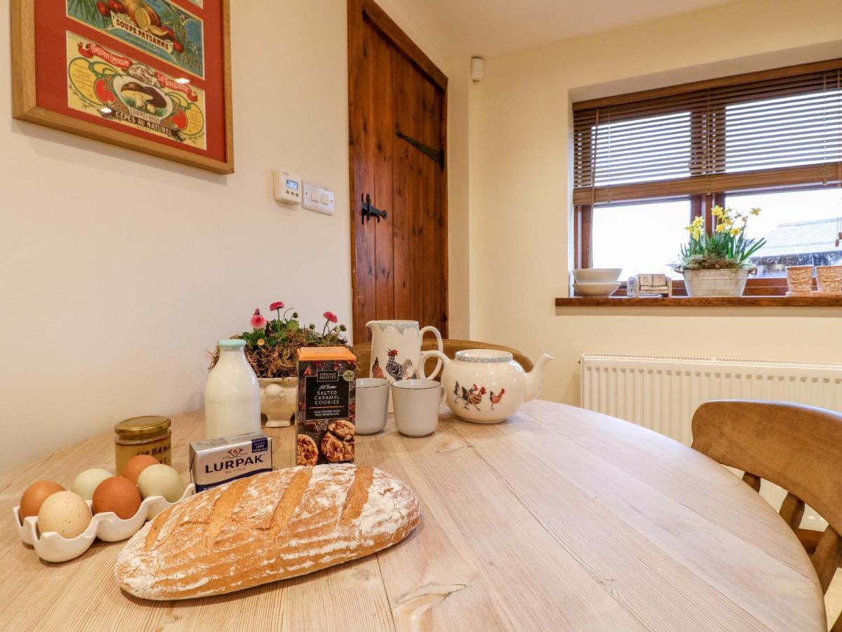 Bellamour End Cottage รูจลีย์ ภายนอก รูปภาพ